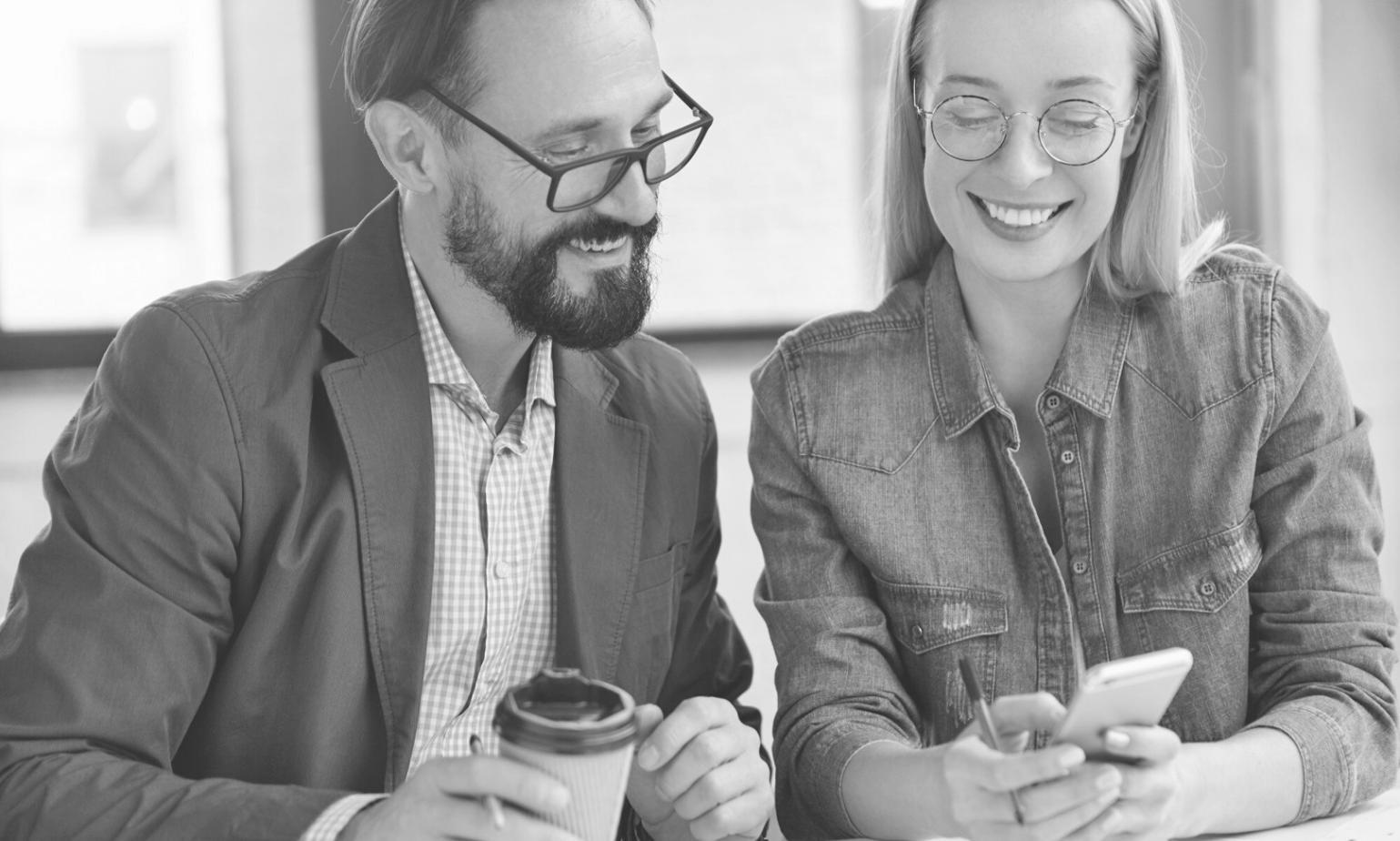 Sesión práctica de análisis financiero con estudiantes